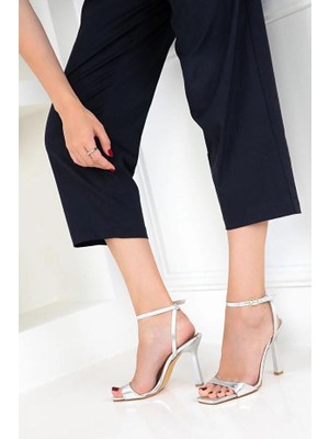 Mareandpanda Jowin Gümüş Rugan Topuklu Bilekten Kemerli Ayakkabı