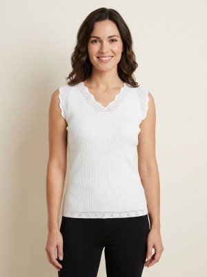 Genel Eteği Ajurlu V Yaka Atlet Bluz