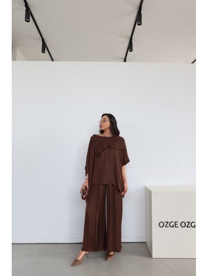 Özge Özgenç Asimetrik Kesim Oversize Bluz Pantolon Takım