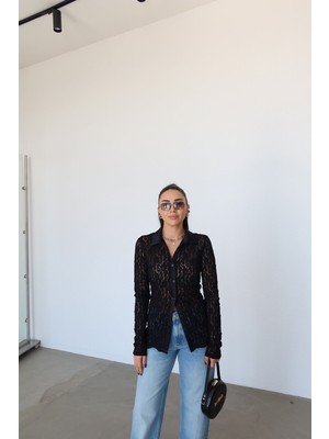 Özge Özgenç Saten Garnili Dantel Gömlek