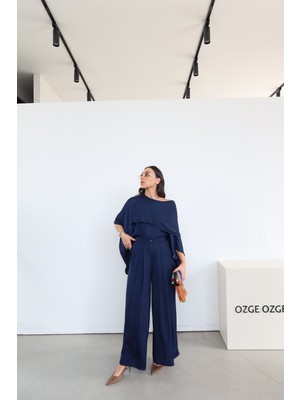 Özge Özgenç Asimetrik Kesim Oversize Bluz Pantolon Takım