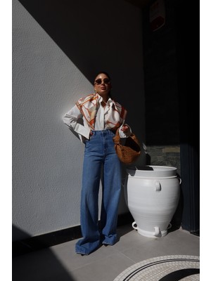 Özge Özgenç Cepleri Deri Detaylı Jean