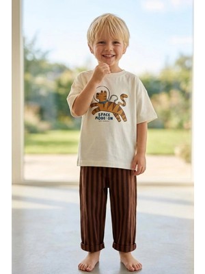 Monila Erkek Çocuk Pamuklu Ekru Baskılı T-Shirt ve Çizgili Jogger Pantolon Takım