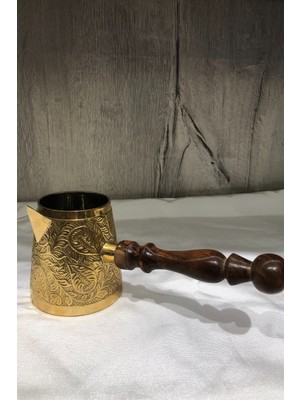 Miamantra Ahşap Kulplu Pirinç Cezve (Altın Rengi)