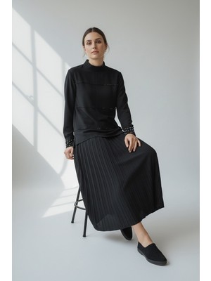 Ece Giyim Kadın Hakim Yaka Önü Taşlı Arkadan Fermuarlı Etek Beli Lastikli Pliseli Ikili Takım