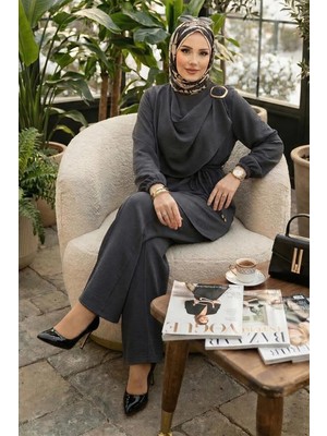 Hafsa Mina Yandan Tokalı Pantolonlu Ayrobin Takım Antrasit HM2901