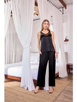 Pileli Store Viskon Dantelli ve Dekolteli Saten Pijama Takımı