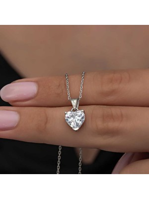 Pileli Store 925 Ayar Gümüş Beyaz Taşlı Kalpli Kadın Kolye T8324 (72)
