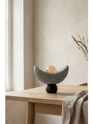 Beta Moda Hub Luna Tasarım Masa Lambası Gri Siyah Detaylı Abajur Loş Amber Işık, Rustik Ampul Hediyeli 20 x 37 cm