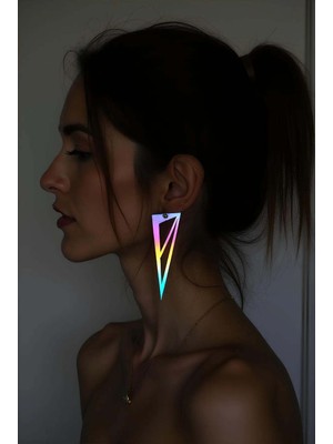 Pileli Store Rainbow Reflektörlü Üçgen Küpe, Şık Lazer Kesim Küpe - APBJ002