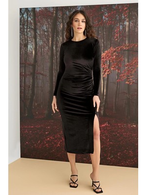 Çamaşır Kenti Uzun Kollu Yırtmaç Detaylı Kadife Elbise