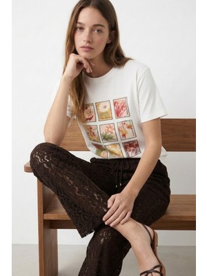 Quzu Çiçek Kolaj Baskılı Oversize Tişört Ekru