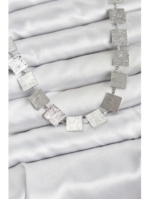 Epilons Kare Plaka Model Gümüş Renk Kadın Kolye