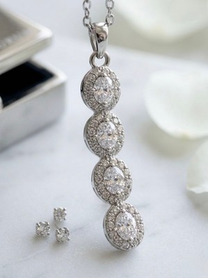 Meneva Aksesuar Oval Kesim 4’lü Kristal Sıralı Gümüş Silver Çelik Kolye