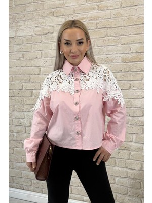 Muna Boutique Penora Dantel Güpür Detaylı Taş Düğmeli Ithal Kısa Pembe Gömlek