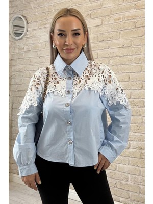 Muna Boutique Penora Dantel Güpür Detaylı Taş Düğmeli Ithal Kısa Mavi Gömlek