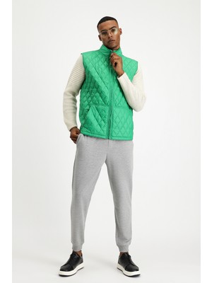 Kiğılı Dik Yaka Cepli Fermuarlı Kapitone Spor Yelek