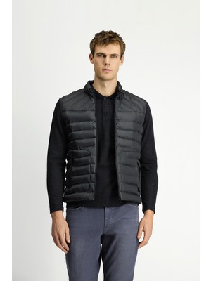 Kiğılı Slim Fit Dik Yaka Fermuarlı Kapitone Spor Yelek