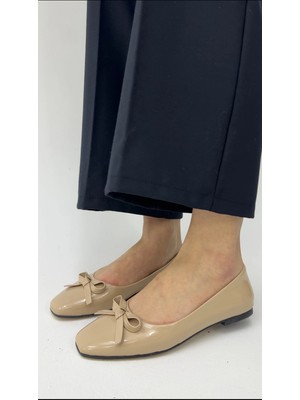 Akça Shoes Nude Fiyonklu Rugan  Babet