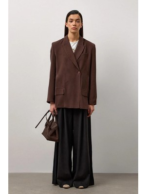 Molene Kahverengi Yırtmaç Detaylı Kapak Cepli Blazer Ceket