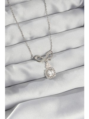 Bazarhane 316L Çelik Gümüş Renk Fiyonk Detay Zirkon Taşlı Tektaş Kolye