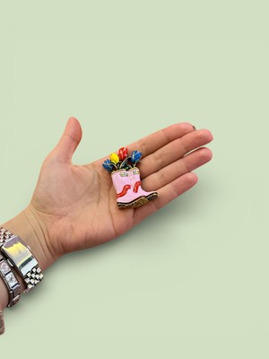 618 Concept Kadın Mühendis Mimar Bahçıvan Çizme Broş