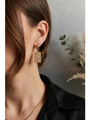 Lykos Çelik Gold Renk Zirkon Taşlı Göz Işleme Detay Plaka Model Kadın Küpe