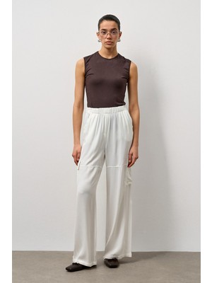 Molene Beyaz Kargo Cepli Beli Lastikli Bol Kesim Pantolon