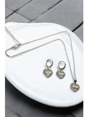 Euromoda Kalp Tasarımlı Love Yazılı Gümüş Renkli Taşlı Kolye Küpe Takım