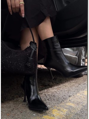 Akça Shoes Siyah Parlak Topuklu Booite