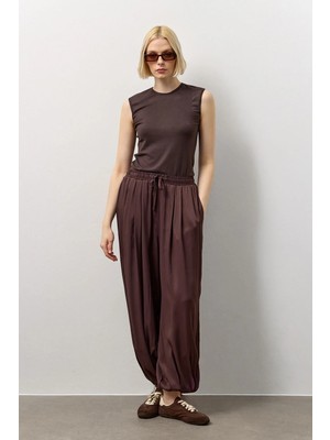 Molene Kahverengi Paçası Lastikli Dökümlü Kumaş Pantolon