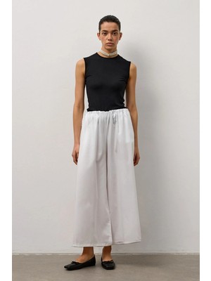 Molene Beyaz Pamuk Saten Bol Kesim Pantolon
