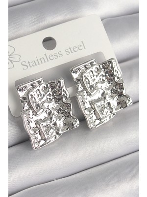 Bazarhane Pirinç Gümüş Renk Işlemeli Kare Plaka Model Kadın Küpe