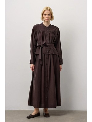 Molene Kahverengi Dökümlü Pile Kuşaklı Elbise