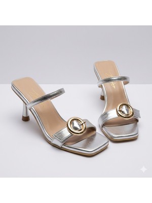 Kindep Dogi Düğme Detaylı Topuklu Kadın Terlik Gumüş