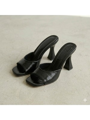 Kindep (Marka) Topuklu Tek Bant Kadın Terlik Siyah