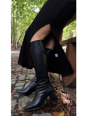 Akça Shoes Siyah Küt Burun Topuklu Çizme