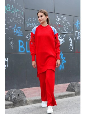 Indispensablely Omuz Detaylı Kol Nakışlı Ikili Alt Üst Triko Takım Kırmızı