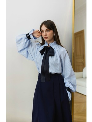 BRTC Design Kadın Mavi Saten Fiyonk Detaylı Dik Yaka Çizgili Gömlek