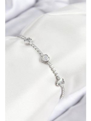 Bazarhane Pirinç Zirkon Taşlı Sıralı Kalp Model Gümüş Renk Asansörlü Kadın Bileklik