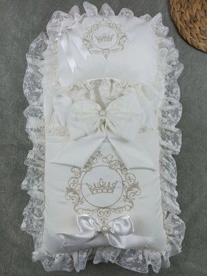 DMR Elegance Yenidoğan Antalya Taç Nakışlı Kundaklı Trilüks Unisex 3lü Alt Açma Seti Ekru