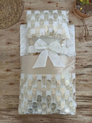 DMR Elegance Yenidoğan Izmir Incisi Tül Işlemeli Pamuklu Fiyonklu Kundaklı Lüks 3lü Alt Açma Seti Gold