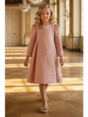 Riccotarz Kız Çocuk Karpuz Kol Göğsünde Broş Detaylı Üzeri Kabartma Desenli Pembe Elbise