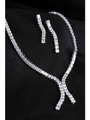 Euromoda Özel Zirkonium Taşlı Gümüş Kaplamalı Kolye Küpe Abiye Takım Seti