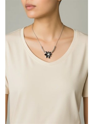 Euromoda Özel Tasarımlı Çiçek Desenli Siyah ve Beyaz Taşlı Zincir Kolye
