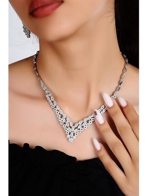 Euromoda Özel Zirkonium Taşlı Gümüş Kaplamalı Kolye Küpe Abiye Takım Seti