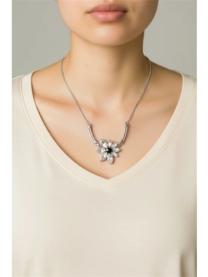 Euromoda Özel Tasarımlı Çiçek Desenli Siyah ve Beyaz Taşlı Zincir Kolye