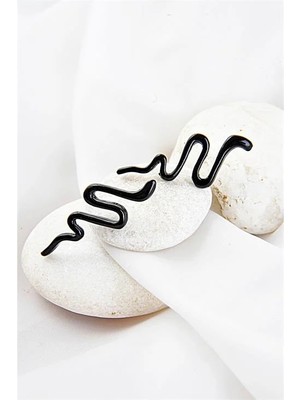 Euromoda Yılan Tasarımlı Siyah Renkli Vidalı Küpe