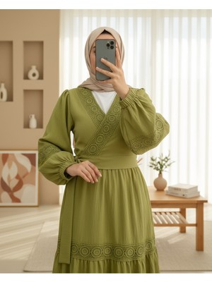 Moda Morfo Dantel Detaylı Bağlamalı Kolu Lastikli Kraş Etekli Takım  -Zeytin