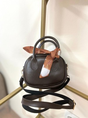 Zemihra Kadın Mini El & Omuz Çantası – Altın Detaylı, Fular Aksesuarlı Makyaj Çantası